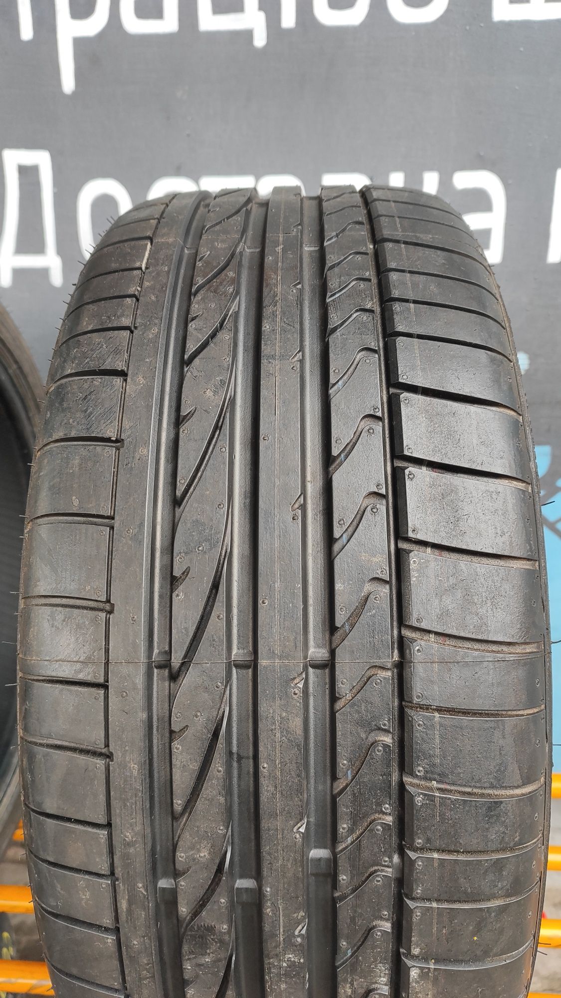 Шини Bridgestone літні 235/40 R19