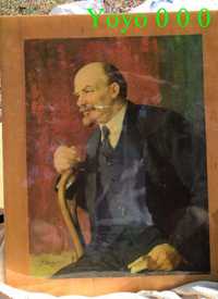 Портрет Ленина на стуле