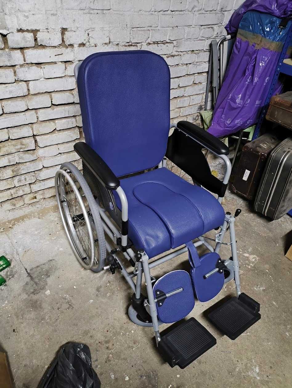 Wózek inwalidzki z toaletą