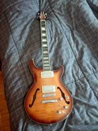 Guitarra híbrida Cort M-900