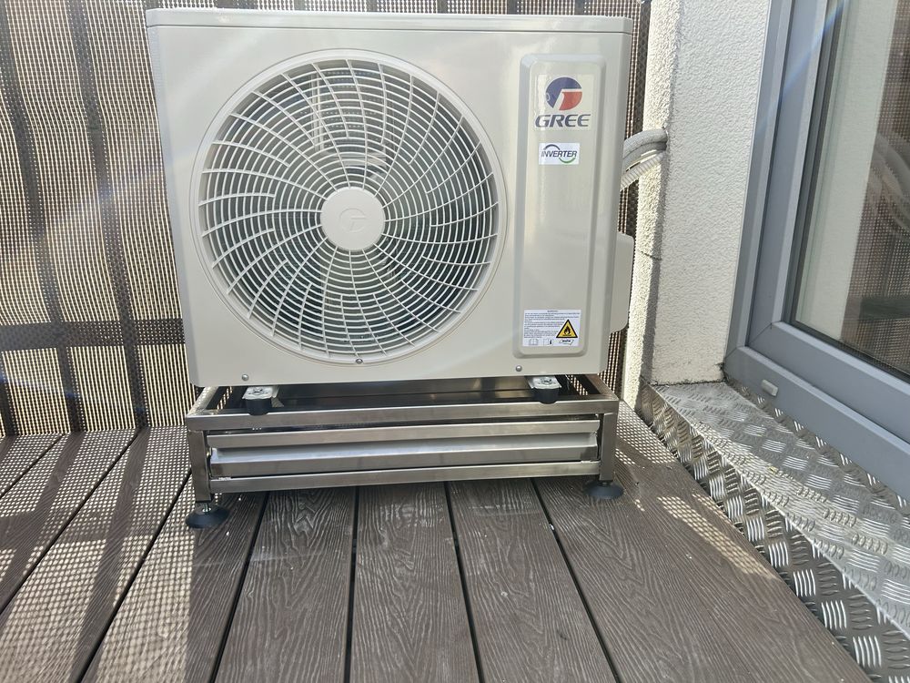 Stojak pod klimatyzacje z pojemnikiem na kondensat