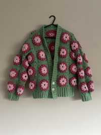 Sweter handmade w kwiaty