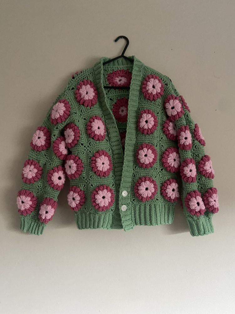 Sweter handmade w kwiaty