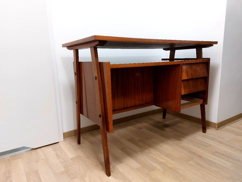 Kolekcjonerskie biurko z czasów PRL