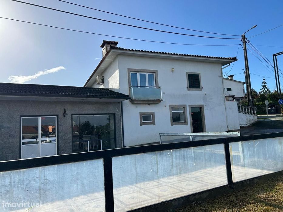Moradia T3, com café e restaurante em Carvalhas, Barcelos