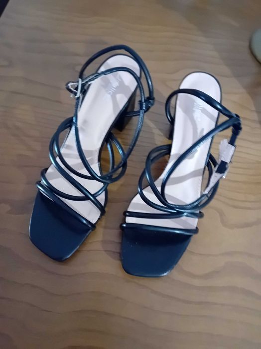 Sandálias Femininas Modernas – Salto Bloco Médio, Bico Quadrado