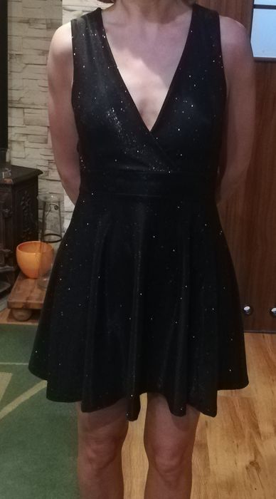 Sukienka czarna  mini z połyskiem
