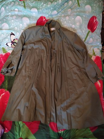 Płaszcz damski jasnozielony ( oliwkowy ) typu narzutka bez zapięcia