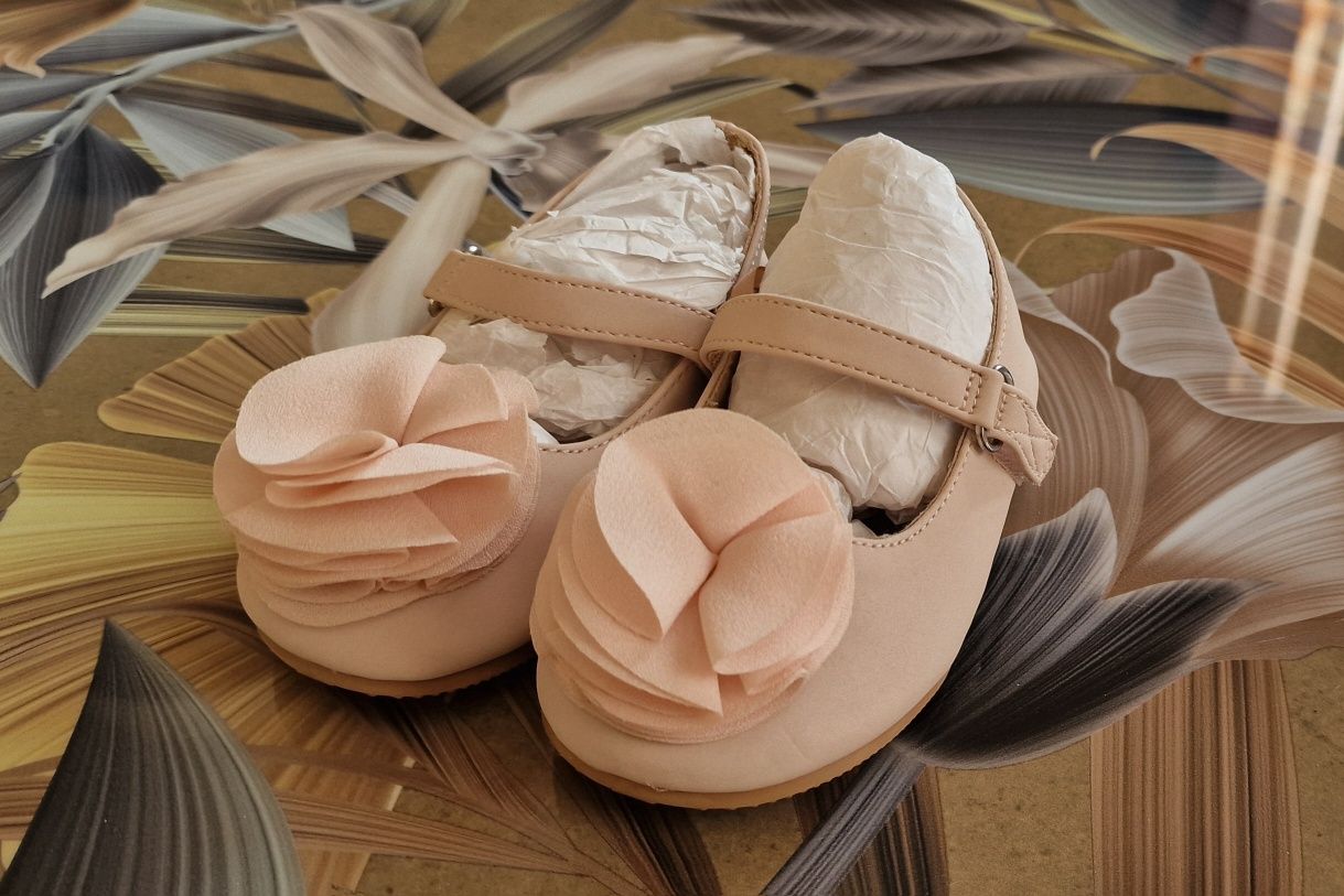Balerinki , buciki do sukienki H&M r.22 , zapinane, kwiatowe