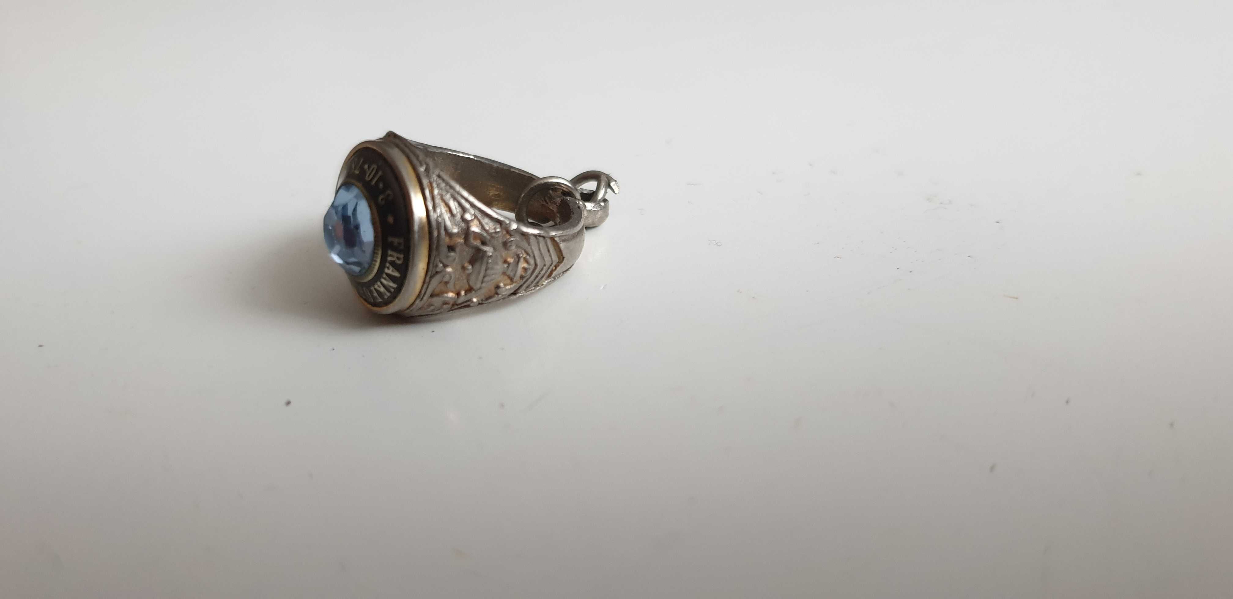 Starocie z Gdyni - Biżuteria - pierścień jako wisiorek z USA