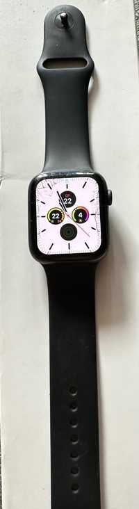 Apple Watch 5 LTE  44 mm czarny, pęknięte szkiełko.