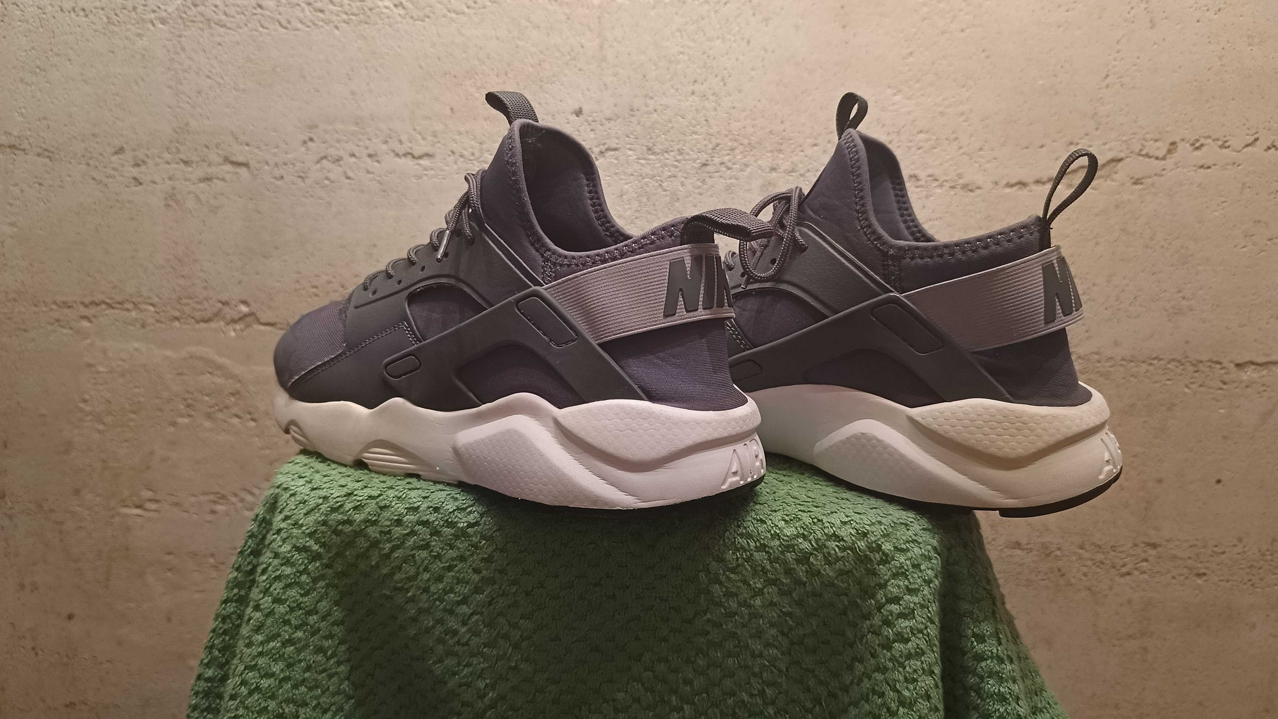 Męskie sneakersy NIKE AIR HUARACHE RUN ULTRA r.42,5 stan bardzo dobry