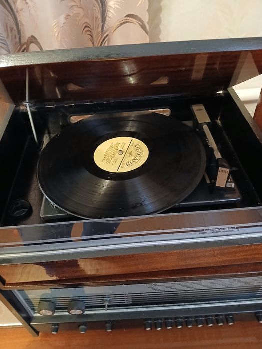 Проигрыватель радиола "Эстония"