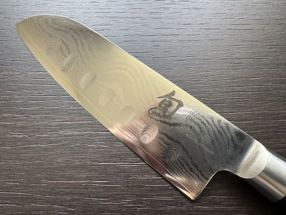 Японський професійний кухонний ніж сантоку Shun Classic