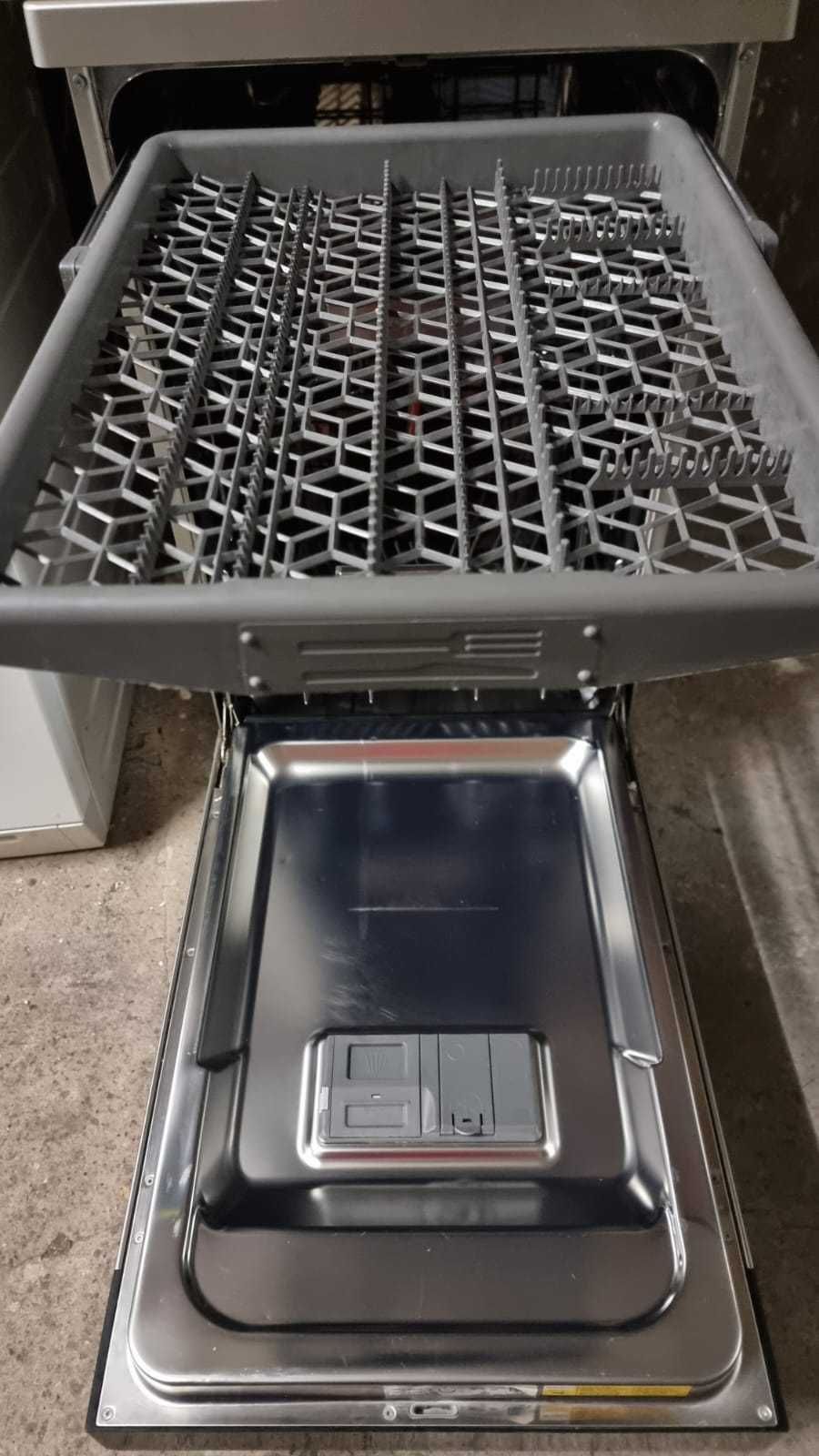 Zmywarka wąska, wolnostojąca Whirlpool, szer.45cm, 6-ty zmysł, 10 kpl