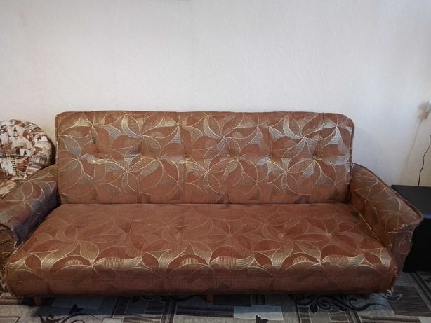 Продам диван б/у в нормальном состоянии