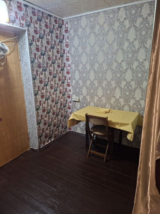 Здається кімната в гуртожитку(не агенство)