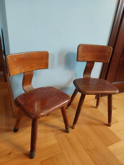 Stare krzesła krzesełka dziecięce szkolne vintage