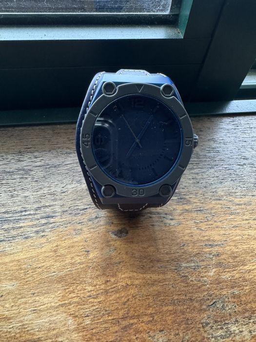 Vendo relogio One em pele