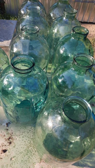 Продам       банки  10л