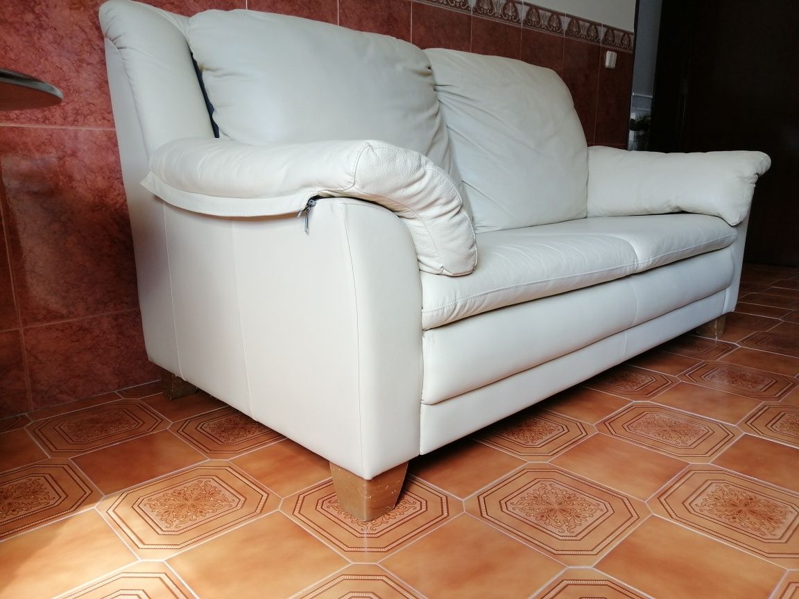 Sofá de pele creme