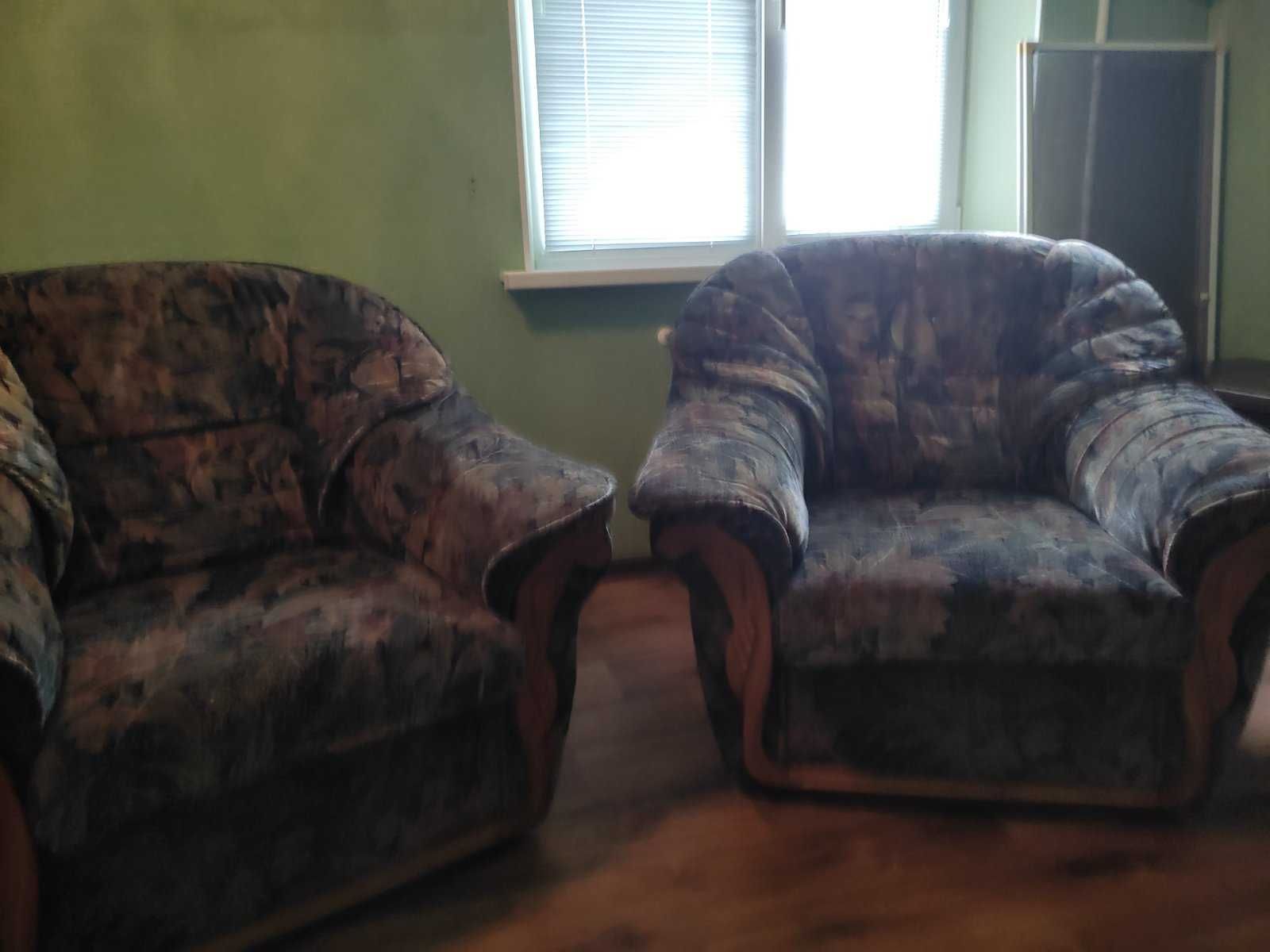 продам меблі для вітальні ( диван та два крісла)