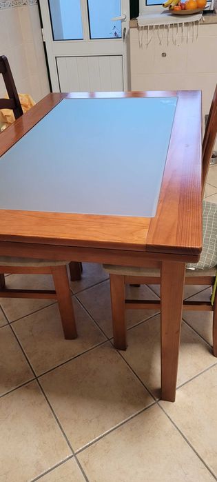 Mesa Extensível em pinho mel + Cadeiras
