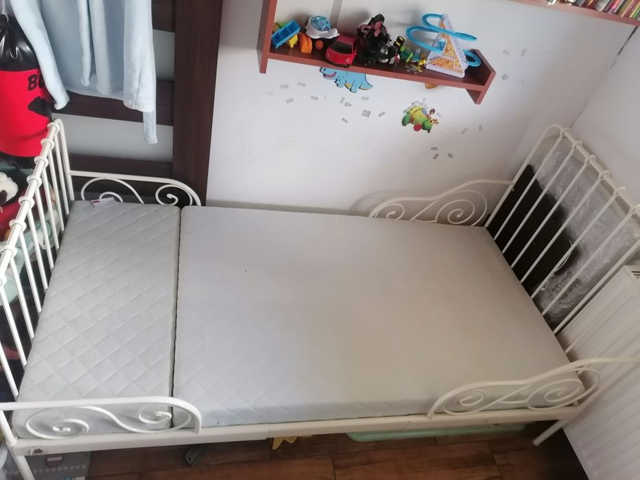 Łóżko metalowe rosnące z dzieckiem