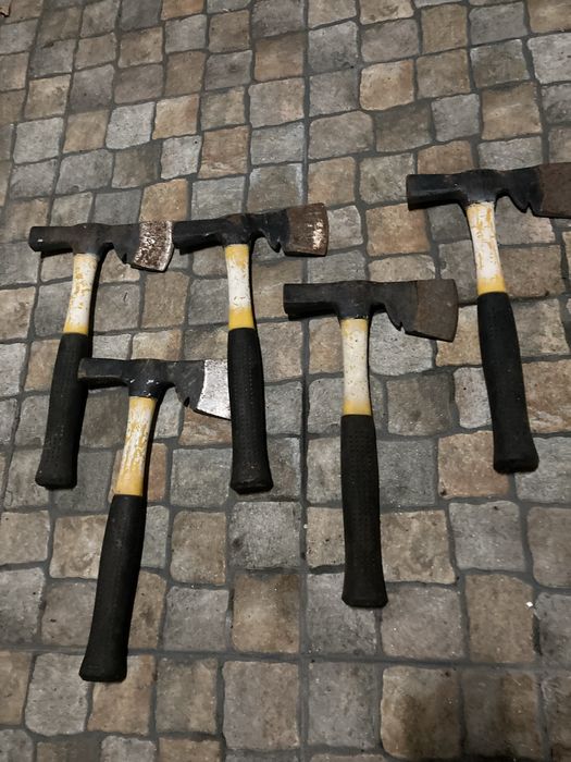 Martelos e bolsas para pregos