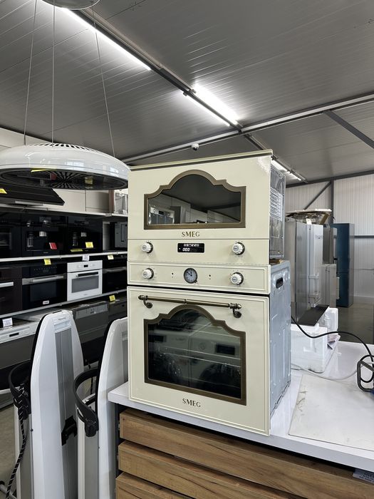 Духова шафа SMEG SFP 750 POPZ мікрохвильова піч SMEG MP 722 PO