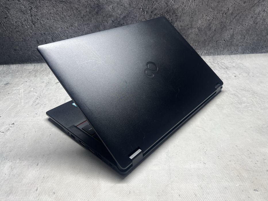 Fujitsu / i5 8265u 3.9GHz / 16GB DDR4 / 512 SSD / 15.6 FHD / W11 Pro