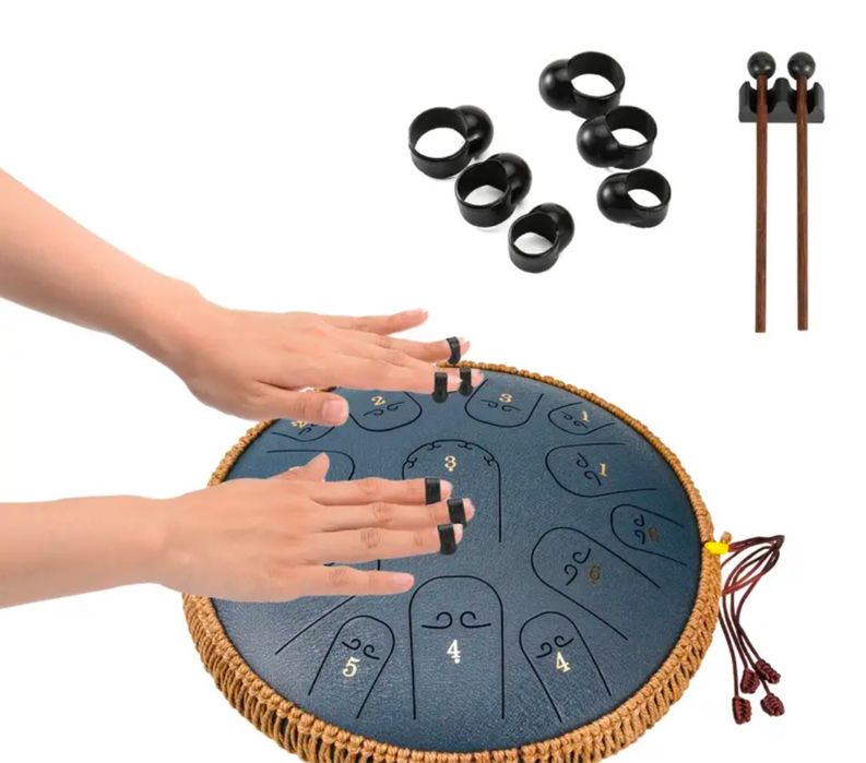 Instrumento de percursão com baquetas e saco de transporte