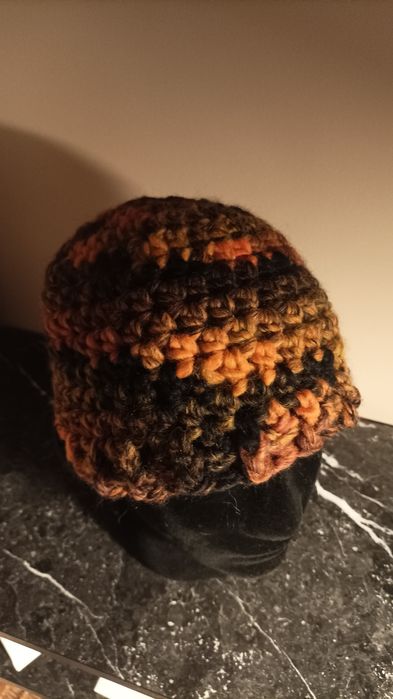 Rękodzielo czapka wełna czekolada z pomarańczą