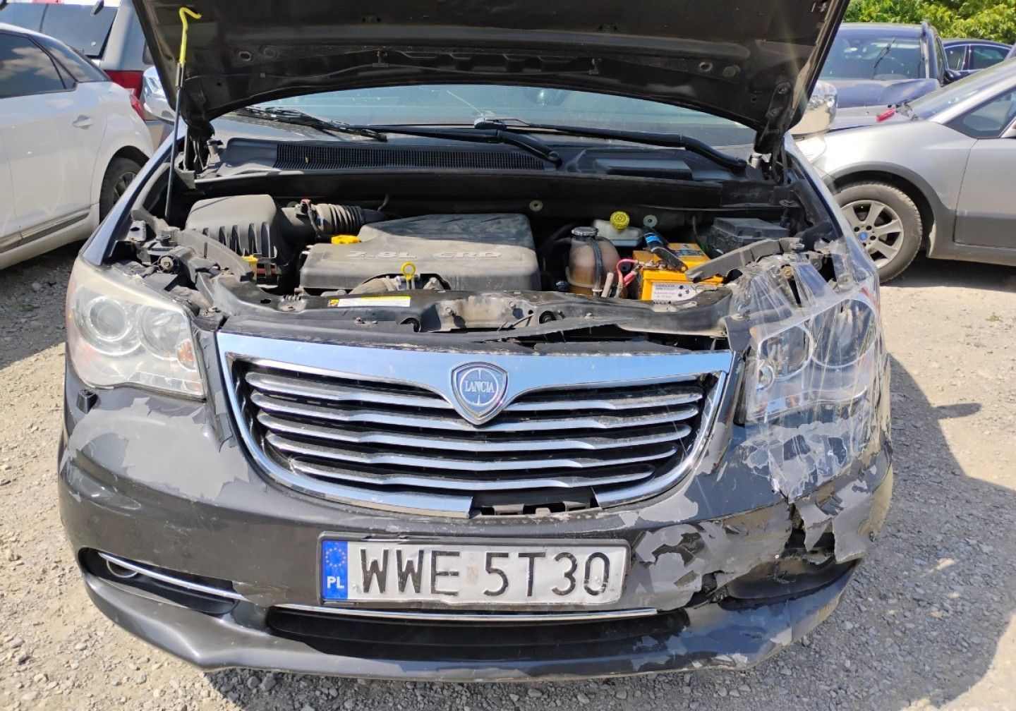 Lancia Voyager 11/2012r, Salonowa 2.8 Diesel. AUTOMAT, Uszkodzony lewy przód. Jeździ.