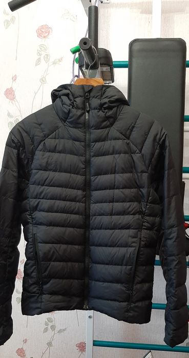 Пуховик чорний...