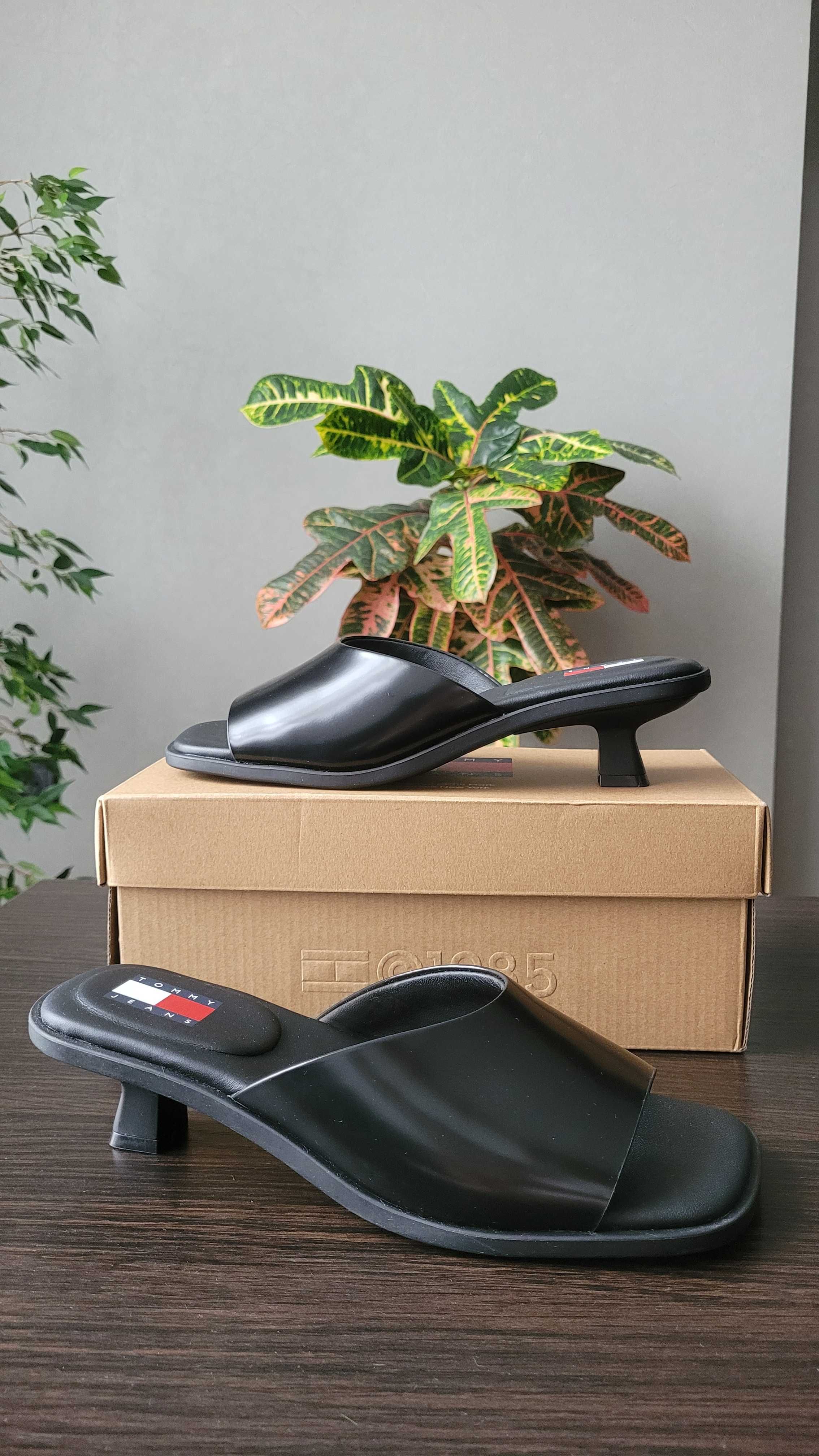 Жіночі шльопанці Tommy Jeans (Leather Kitten Heel Mules)
