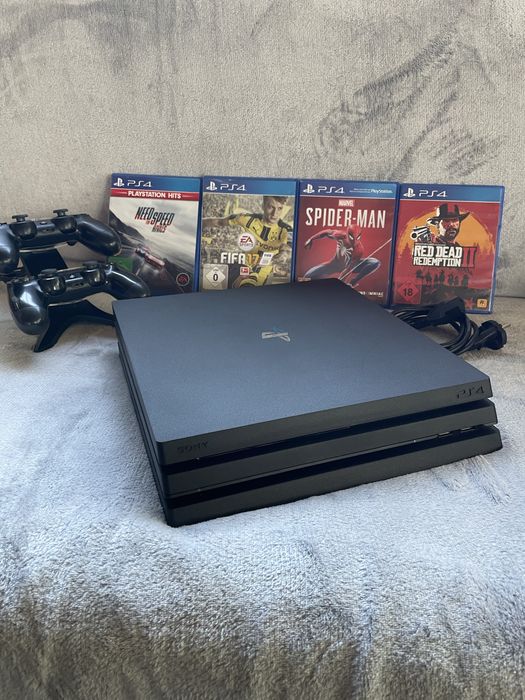 PlayStation 4 Pro 1TB + 2 джойстики + 4 гри