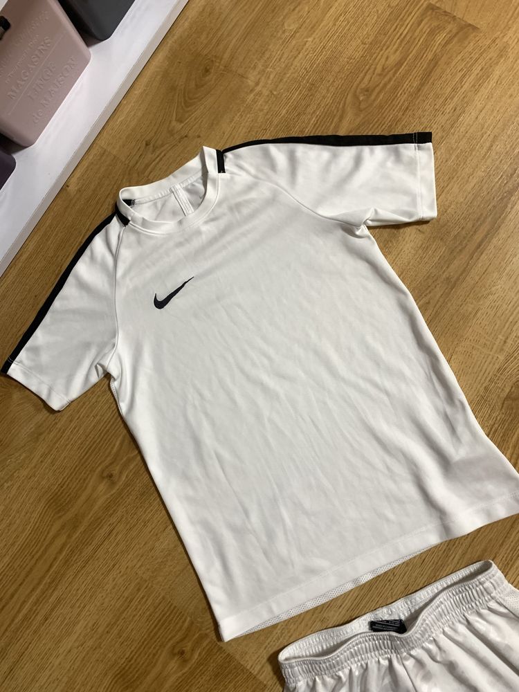 Спортивный костюм nike dri-fit р.128-134, футбольная форма