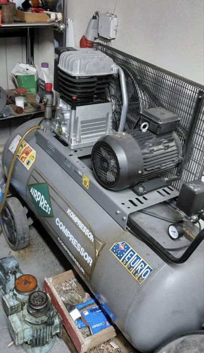 Airpress kompresor dwutlokowy HK 700/300 sprężarka