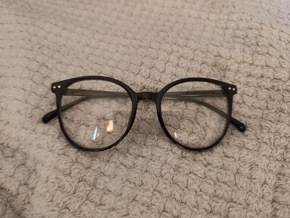 Ozdobne okulary plastikowe szkła czarne