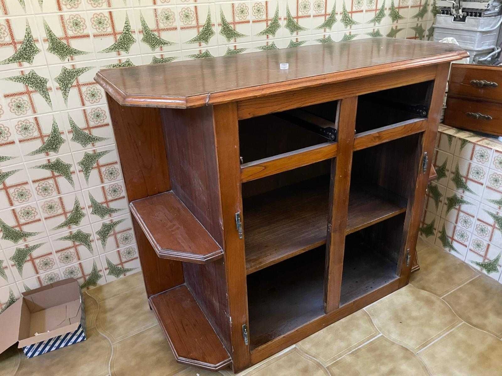 Móveis antigos para restauro