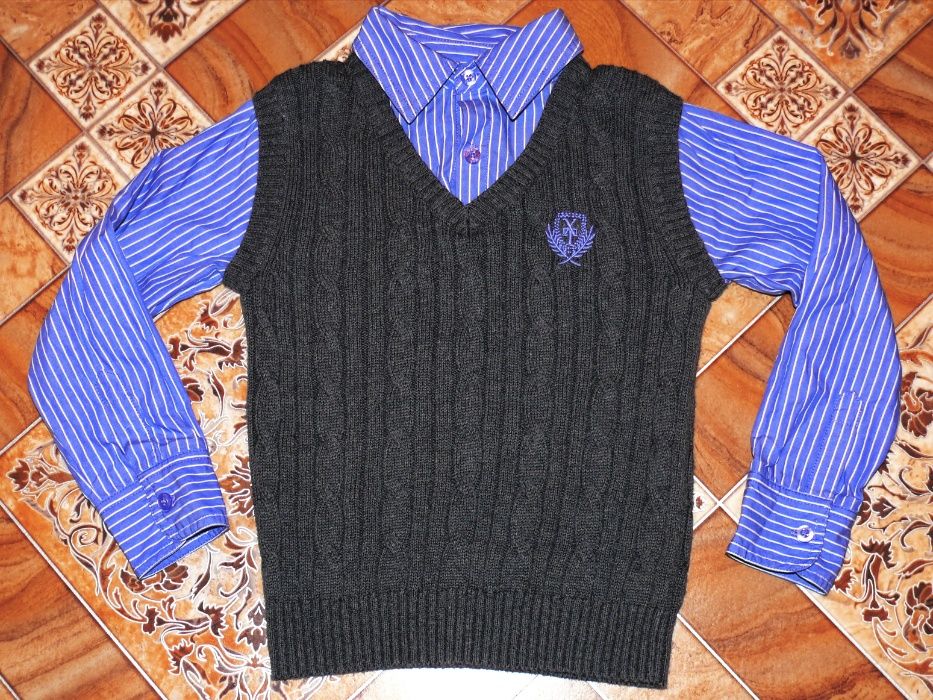 Фирменная рубашка+жилет (обманка) на мальчика 110р (100% хлопок)