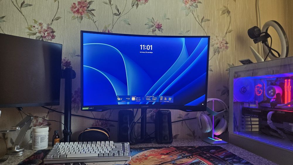 Samsung Odyssey G7 240 ГЦ, 27