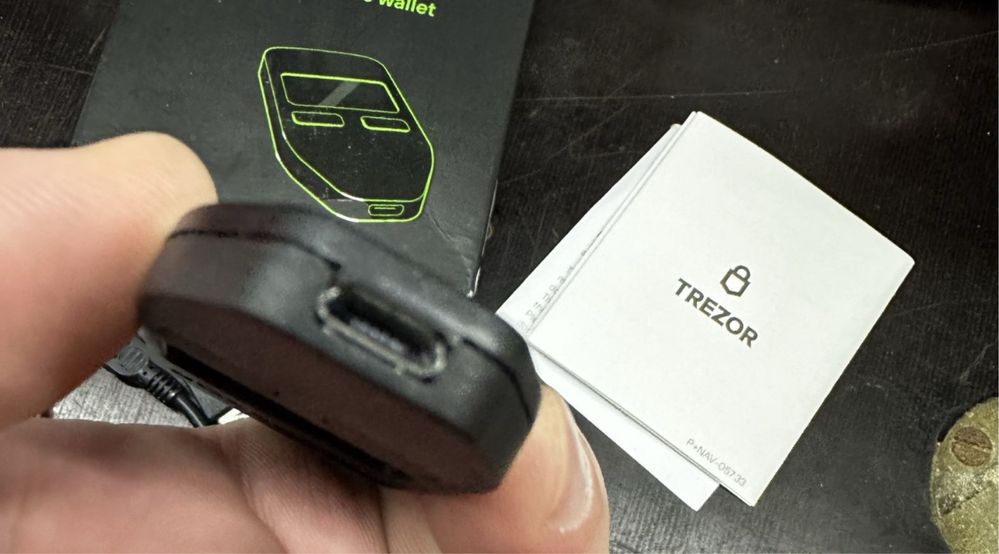 Апаратний криптокошелик Trezor One