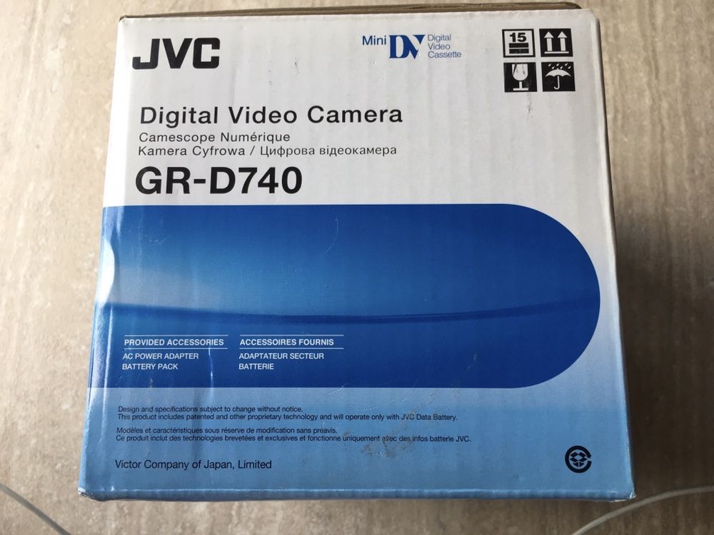 Видеокамера JVC GR-D740