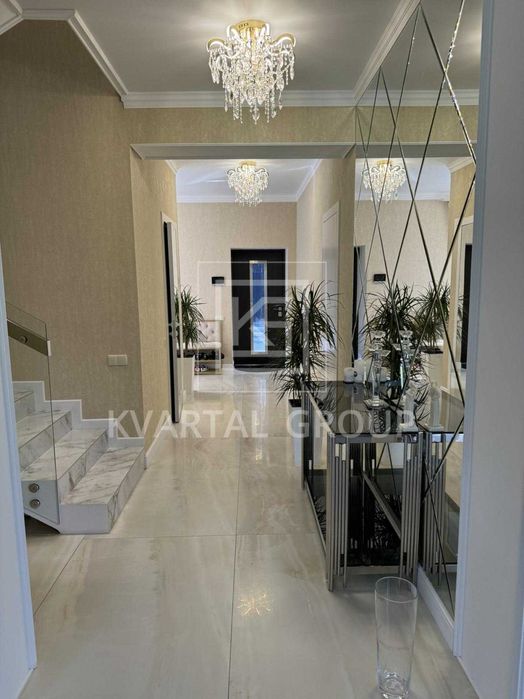 Будинок площею 200м2 на 10 сотках. Р-н "Бистро Пекаря" (Тоскани)