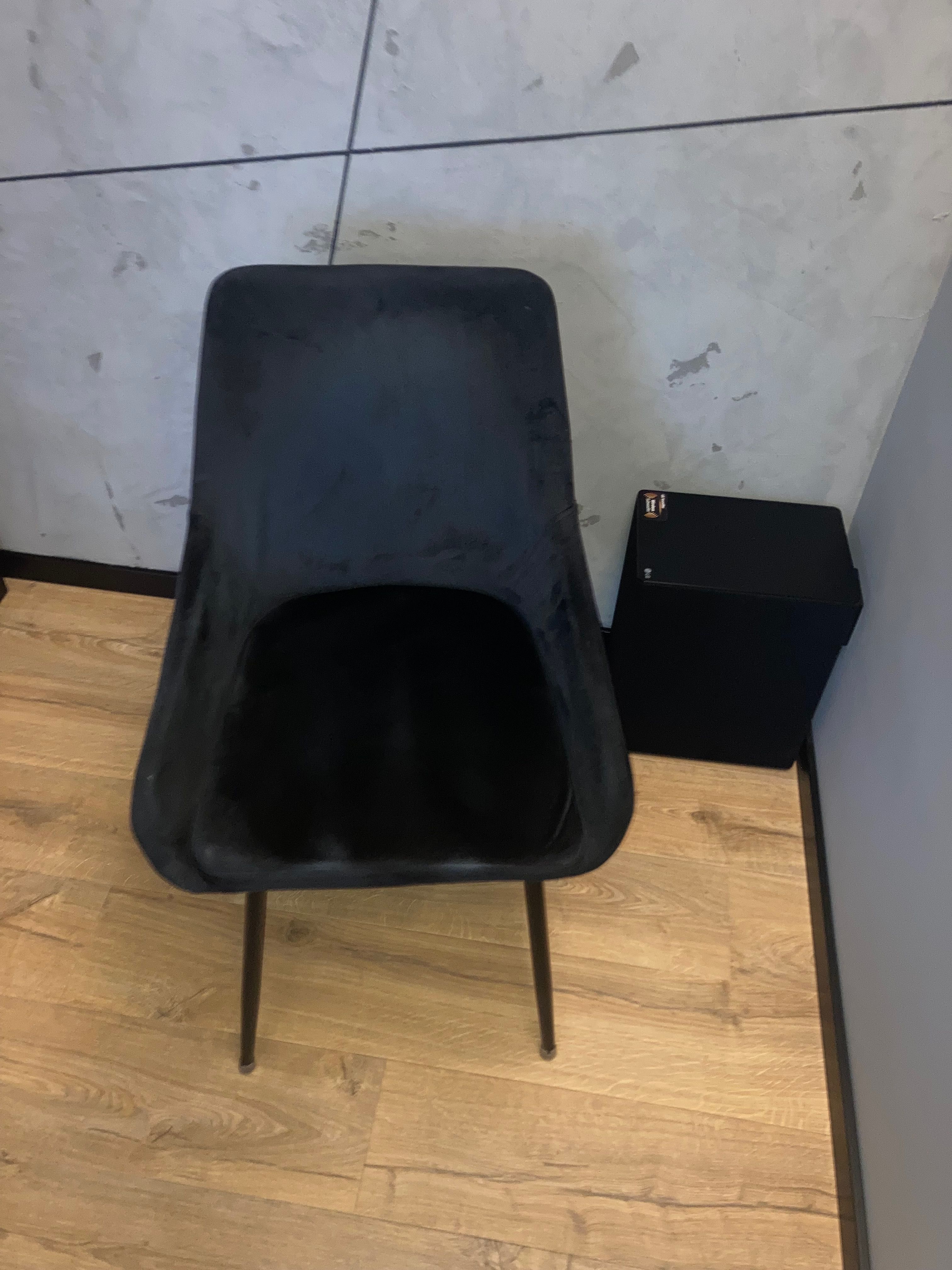 Tapicerowane welurowe czarne krzesło loft solidne