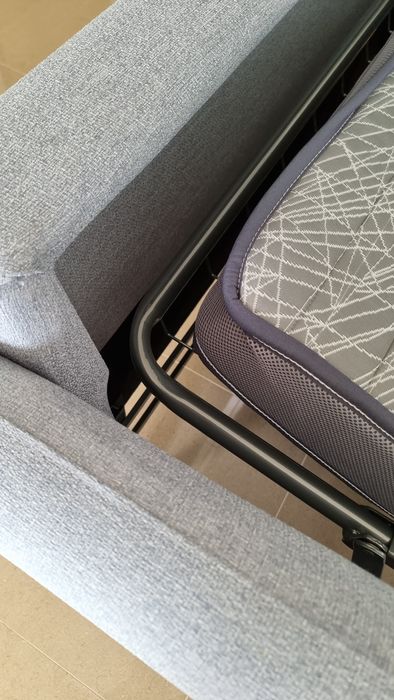 Sofá- cama em excelente estado.