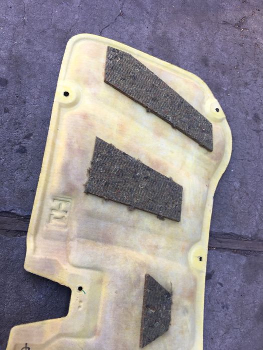 Wygłuszenie maski Toyota Auris II