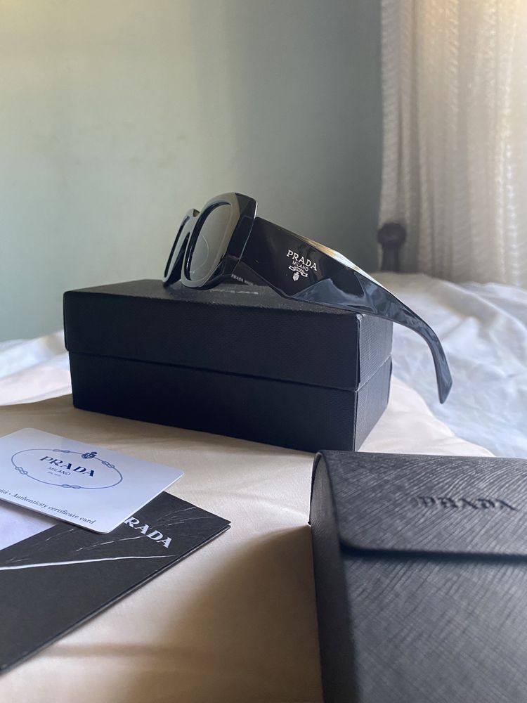 Prada Symbole sunglasses (originais)